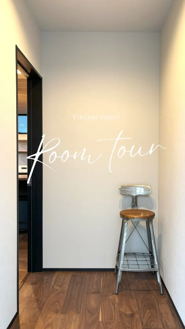【戸建てRoom Tour】
間接照明を使った、ヴィンテージ空間のルームツアーです⸜🙌🏻⸝‍

ぜひ最後まで見ていただけたら幸いです𓈒𓂂𓏸

気に入っていただけましたら、いいね&保存よろしくお願いいたします!!

_________________

📷more photos...@miyabiie

お客様のライフステージの変化に柔軟に対応し、長く住み続けたくなるようなデザインをご提案します。
_________________

#雅の家 #名古屋リノベーション
#断熱 #断熱リフォーム #断熱リノベ
#ルームツアー#間接照明のあるリビング 
#造作 #注文住宅新築 
#homedesign #naturalchic #japandistyle
#livingroom #interior #architecture #homedecor