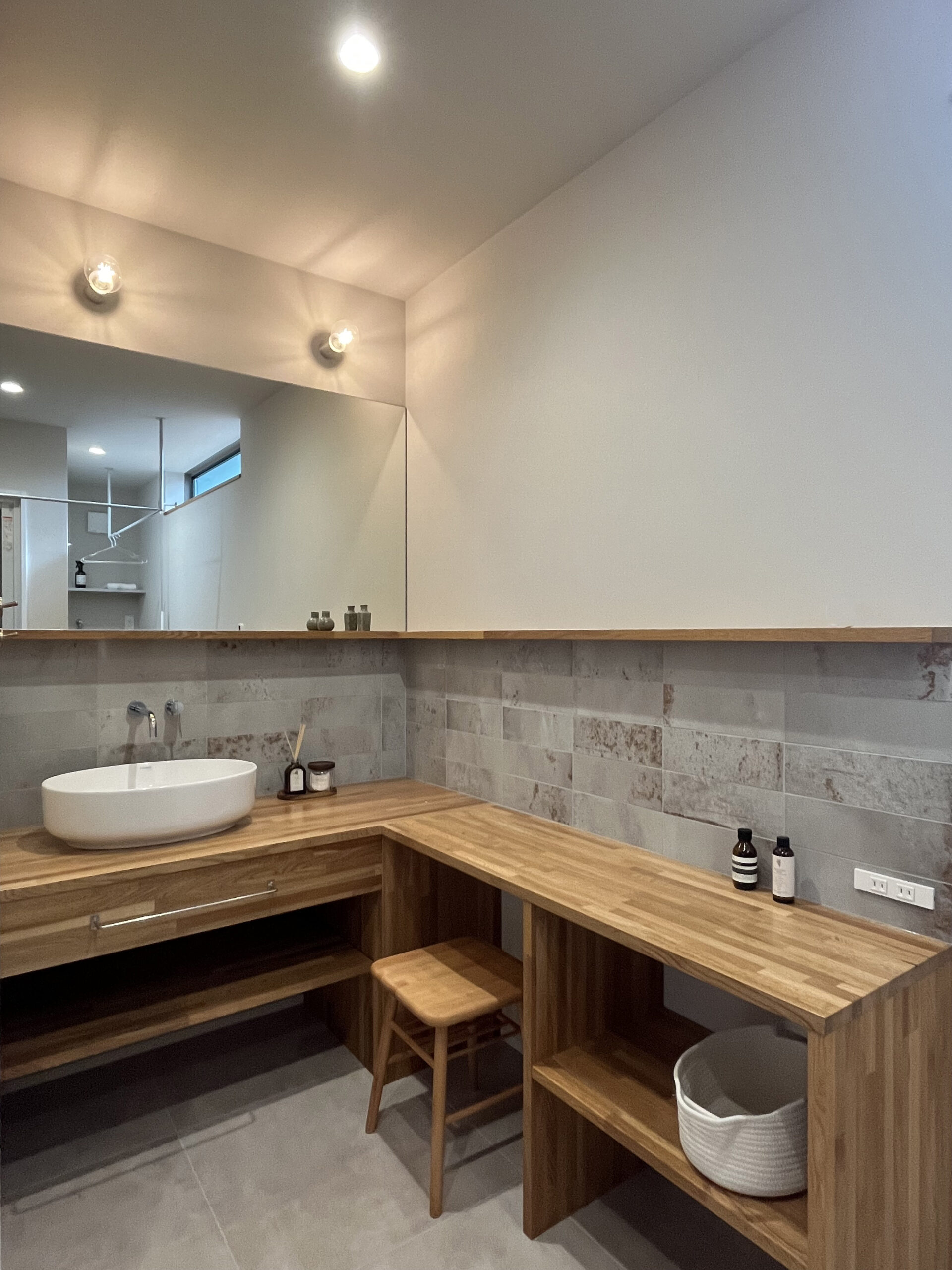 暮らしに合わせてつくる、造作洗面台